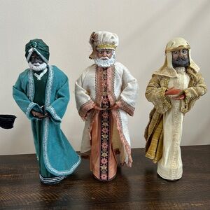 Three kings nativity figurine